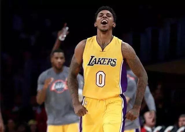 库杜斯：弗兰克告诉我在场上做自己，我很开心按自己方式踢球（库杜斯：弗兰克鼓励我做回自己，我很享受以自己的风格踢球）