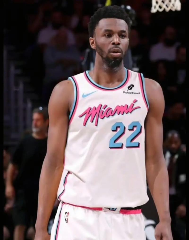 阿德里亚诺：感谢球迷还称我为皇帝；伊布是我合作过最强队友（阿德里亚诺致谢仍称他“皇帝”的球迷：伊布是我生涯最强队友）