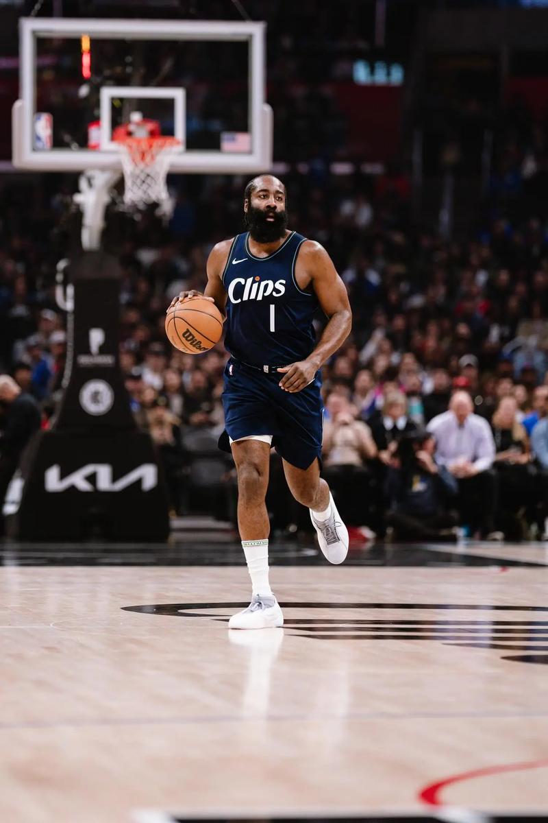 东体：阿苏埃最快16日返回上海，陈晋一最早19日归队（东体：阿苏埃最早16日回沪，陈晋一最早19日归队）