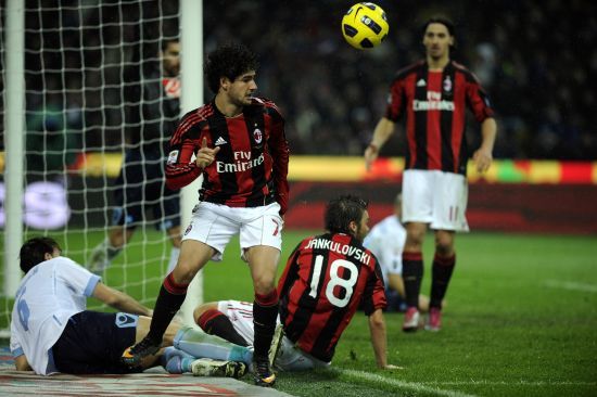 霍姆格伦&杰伦威半场合砍31分，雷霆领先26分（霍姆格伦携杰伦·威廉姆斯半场合砍31分，雷霆领先26分）