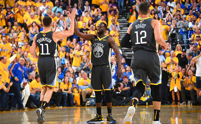 布达佩斯Major：猎鹰13-5 PUA获首胜，NiKo狂砍26杀（布达佩斯Major：猎鹰13-5击败PUA迎开门红，NiKo豪取26杀）