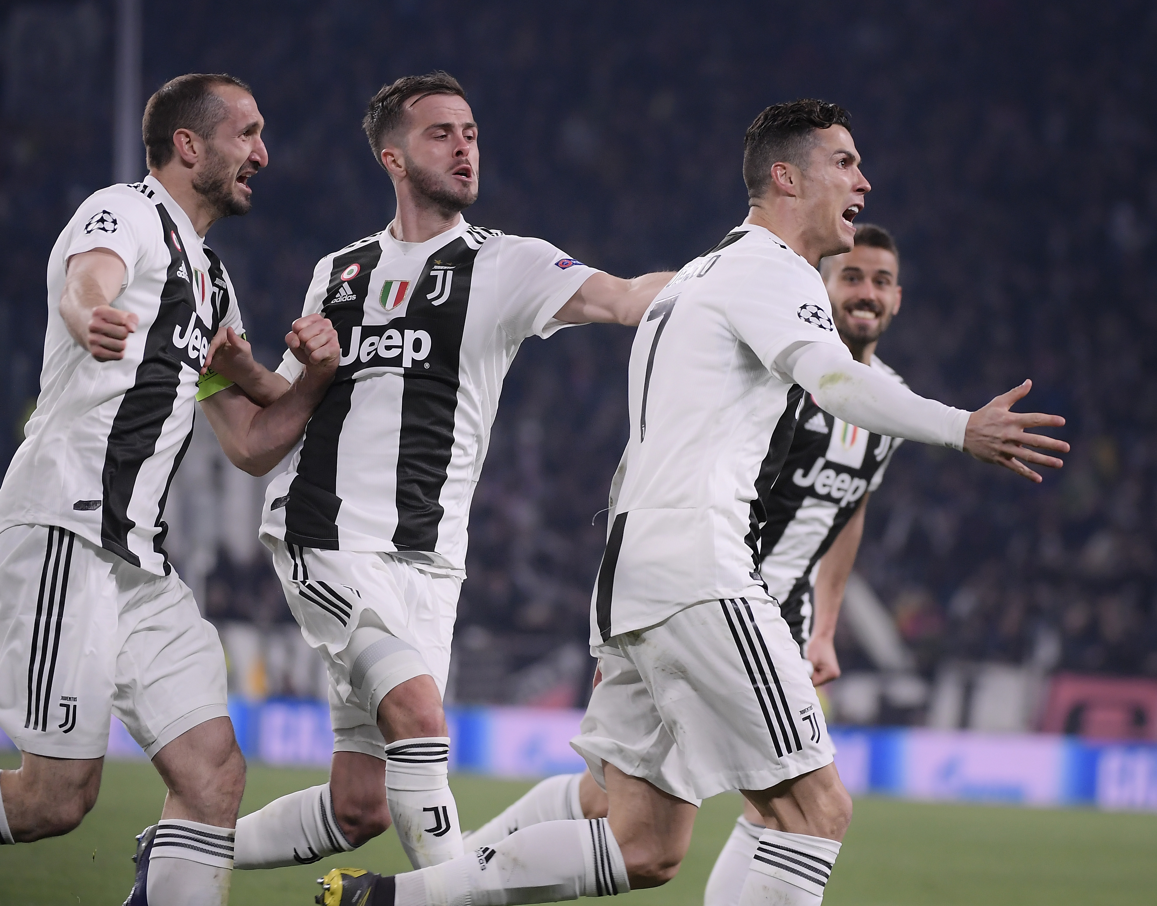 迪亚斯：这是一个充满情绪的夜晚；祝阿什拉夫能早日重返赛场（迪亚斯：情绪起伏的一晚，盼阿什拉夫尽快重返赛场）